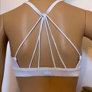 ALO Yoga. ☀️ Sunny strappy bra. Size Medium.